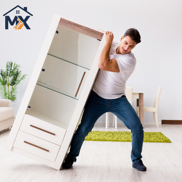 Kiểm tra và sửa chữa sơ bộ tủ gỗ trước khi đóng gói