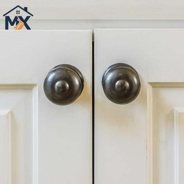 Các bước chi tiết để thay đổi tay nắm tủ gỗ tại nhà