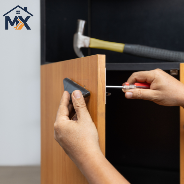 Tại sao nên tự sửa tủ gỗ tại nhà?