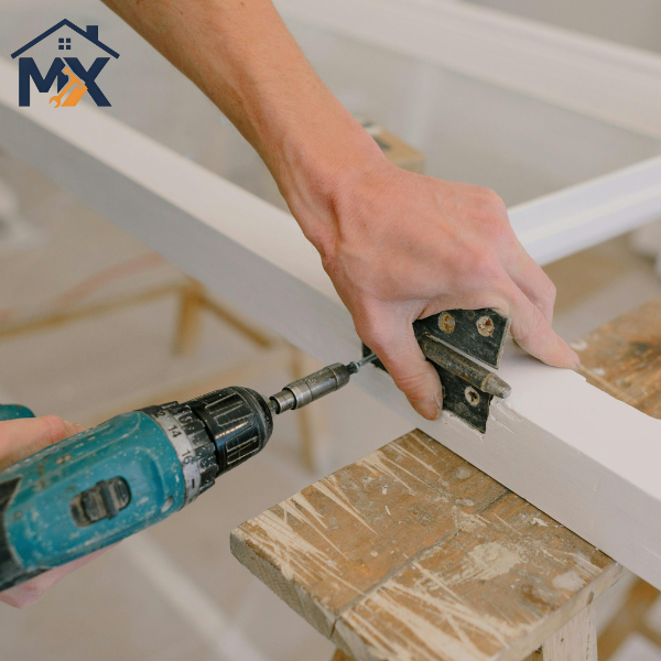 Hướng dẫn chi tiết các bước thay bản lề tủ gỗ bị hỏng, gỉ sét đơn giản tại nhà