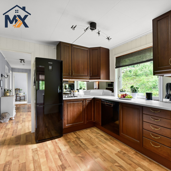 Tại sao tủ bếp gỗ bị ẩm mốc và tầm quan trọng của việc sơn lại đúng cách?