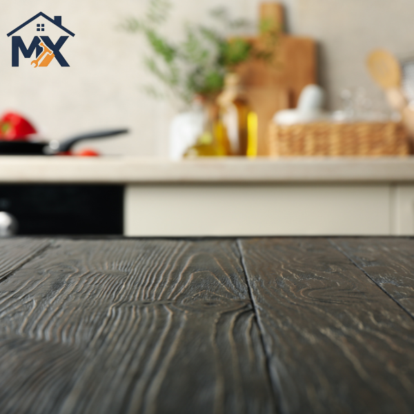 Các bước chuẩn bị và lưu ý quan trọng khi xóa vết xước nhỏ trên bề mặt bàn gỗ